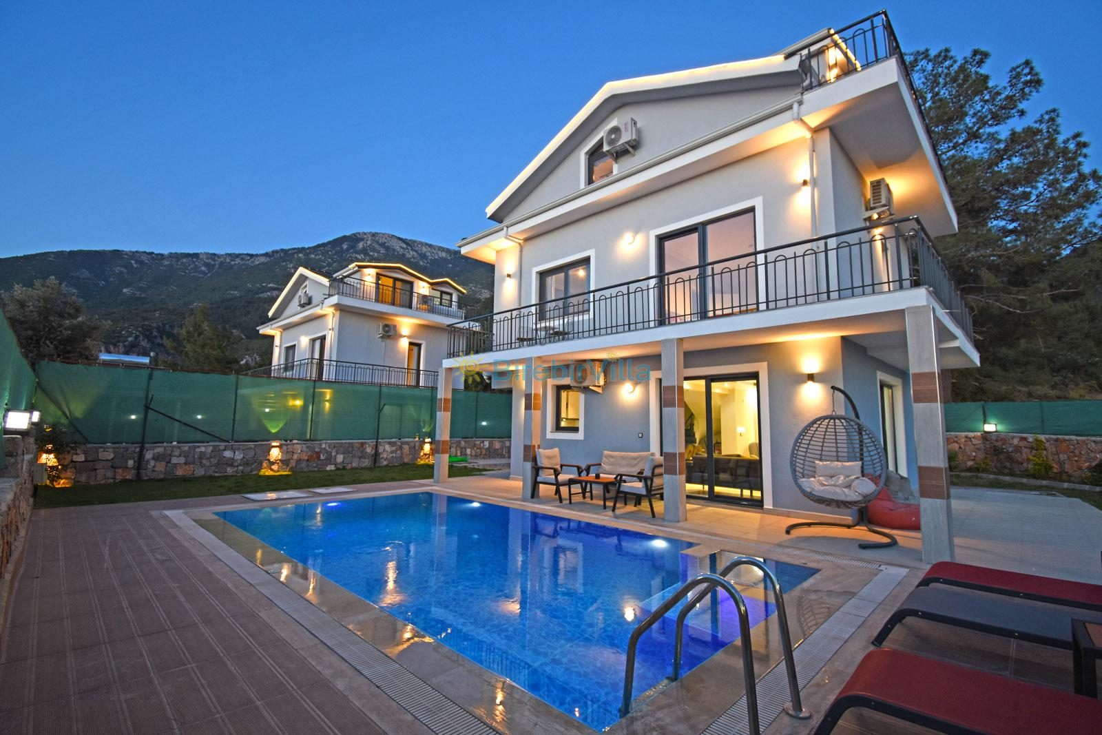 ANTALYA LARA'DA 4+1 VİLLA